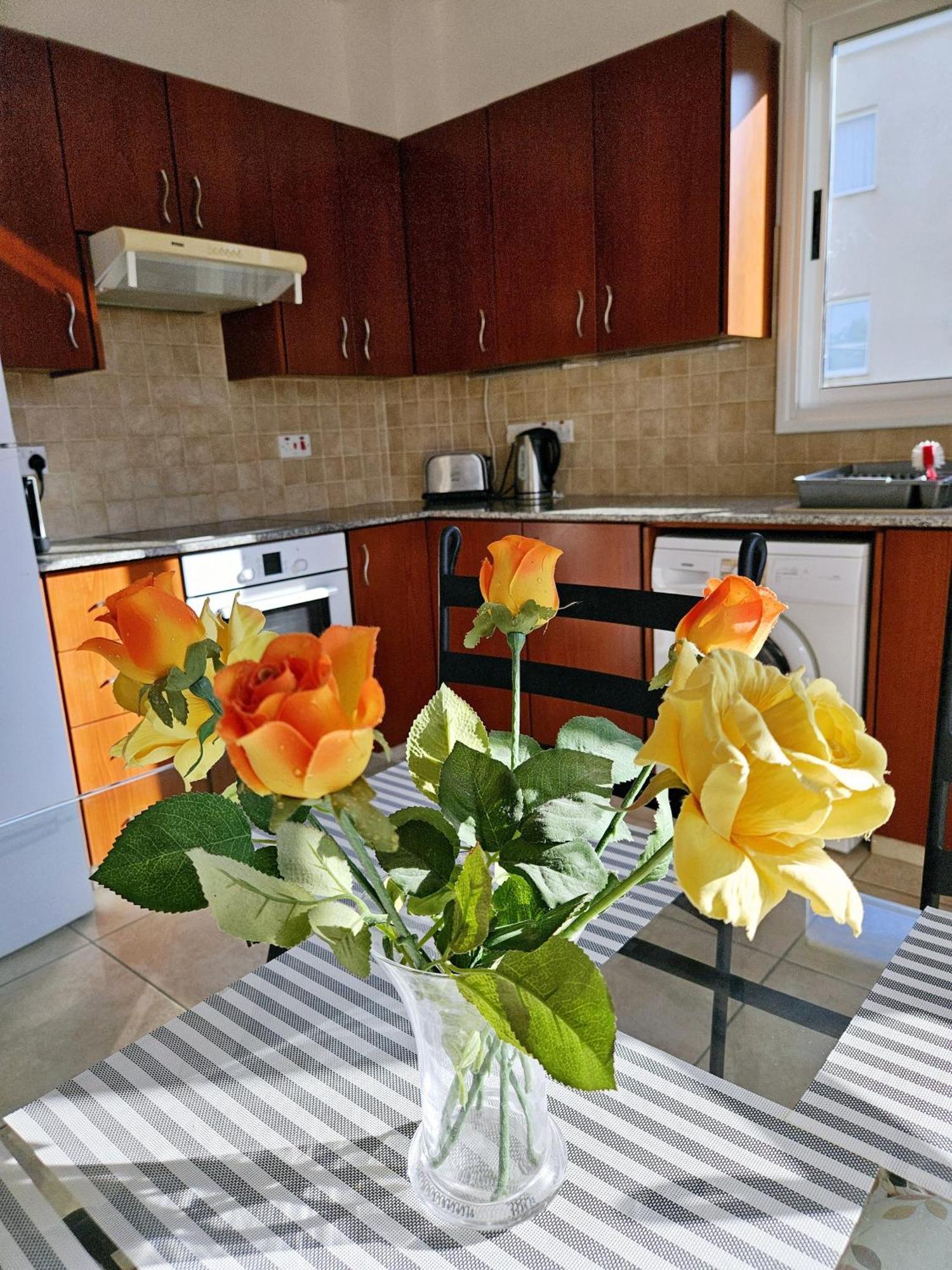 The Brightstay Paphos, 2 Bed Apt, Paphos Riviera, Universal Eksteriør billede