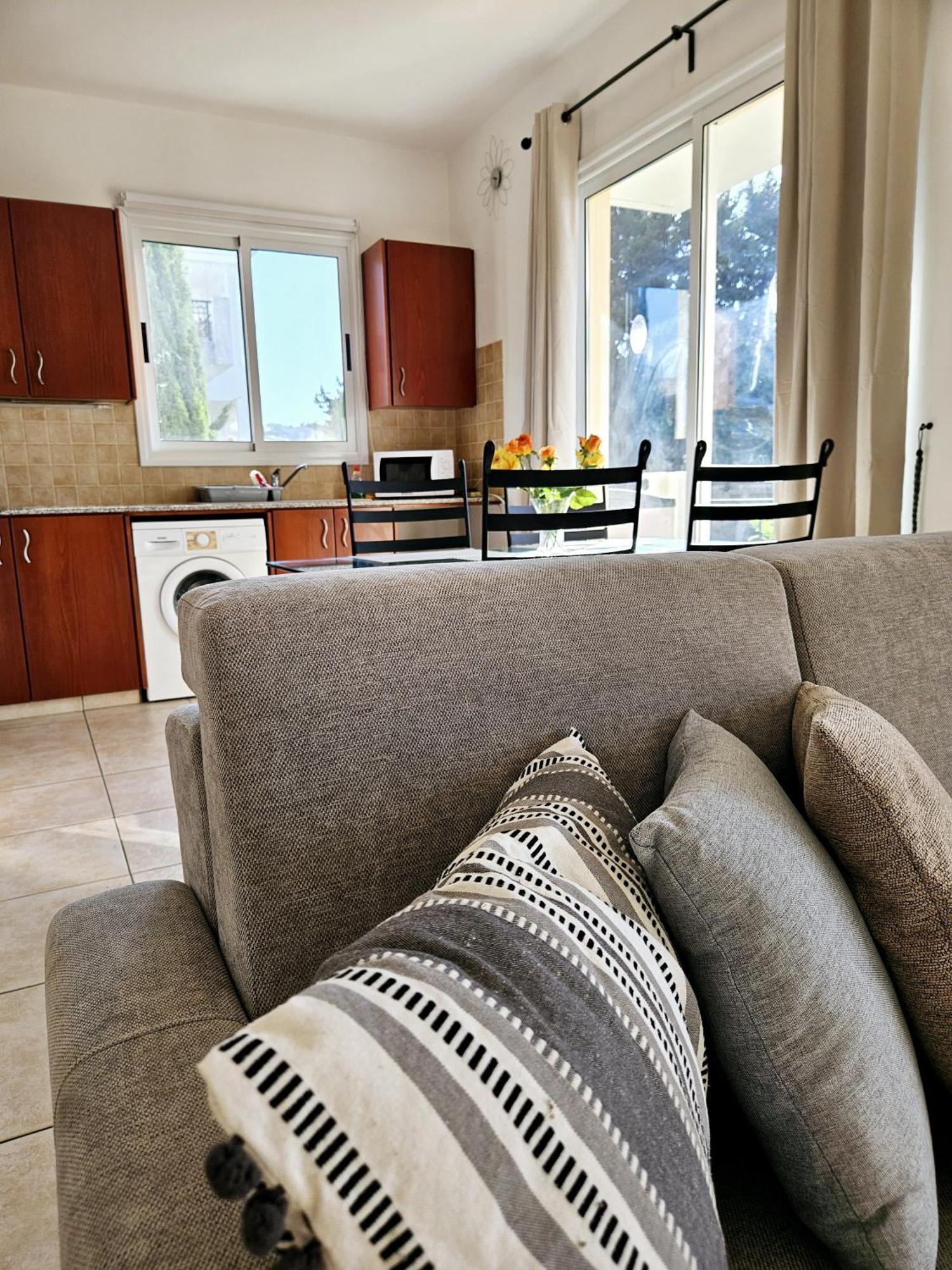 The Brightstay Paphos, 2 Bed Apt, Paphos Riviera, Universal Eksteriør billede
